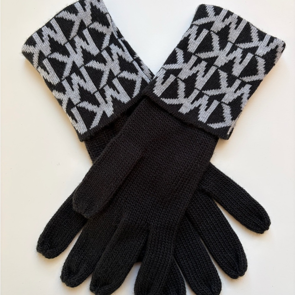 Michael Kors Black and Gray Patterned Women's Gloves - EUC